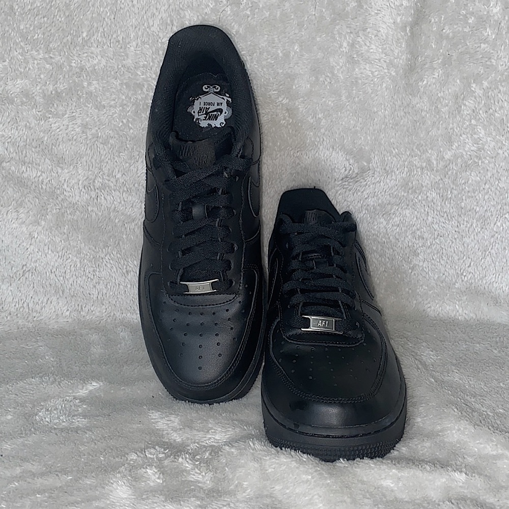 NEW NIKE AIR FORCE 1